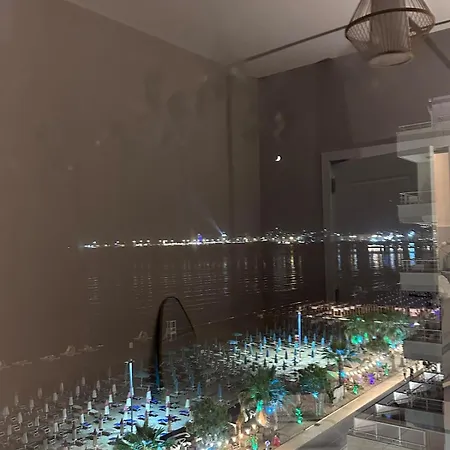 El Adriatik 2 Beachfront Appartement *